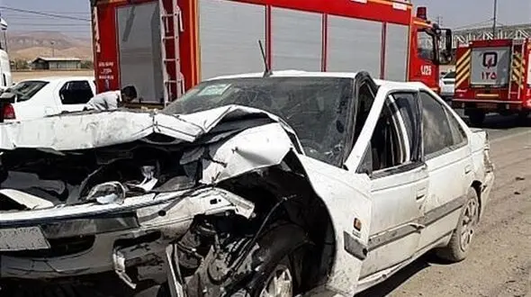  متلاشی شدن اتاقک پژو پس از برخورد شدید با بلوکهای نیوجرسی + تصاویر 