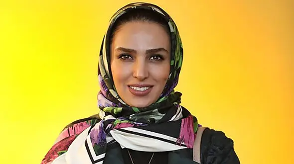 عکس خانم بازیگر و دوستانش در اتاق گریم