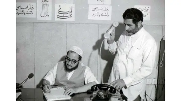 امام خمینی: اصلاً من خبر داشتم که هویدا کشته شده است؟ / جنتی پابرهنه جلسه را ترک کرد