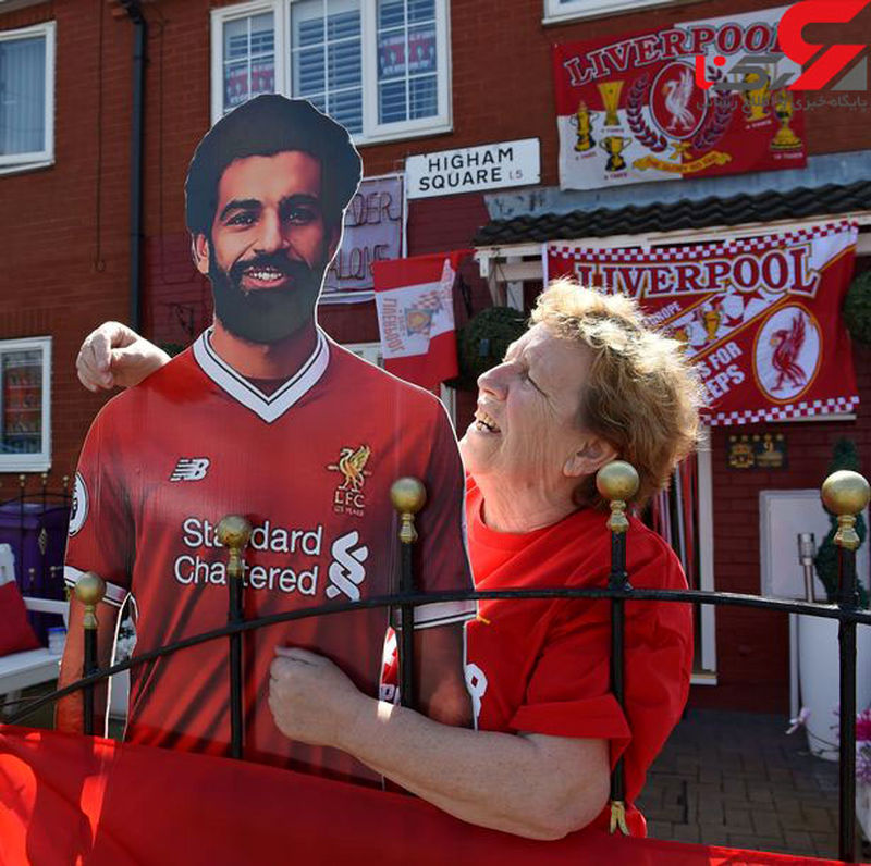 Liverpool-fans-get-ready-for-the-Champions-League-Final-pictured-the-Farley-family-from-Everton-Pho