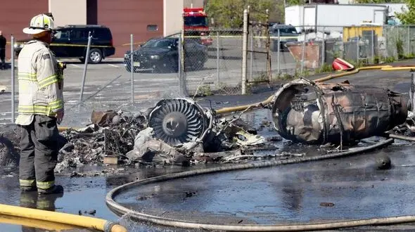 مرگ دو خلبان در سقوط هواپیمای کوچک + تصاویر انفجار