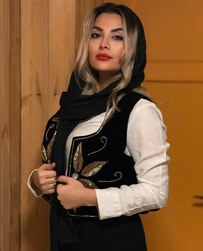 درخشش مونا فائزپور در فضای مجازی 1