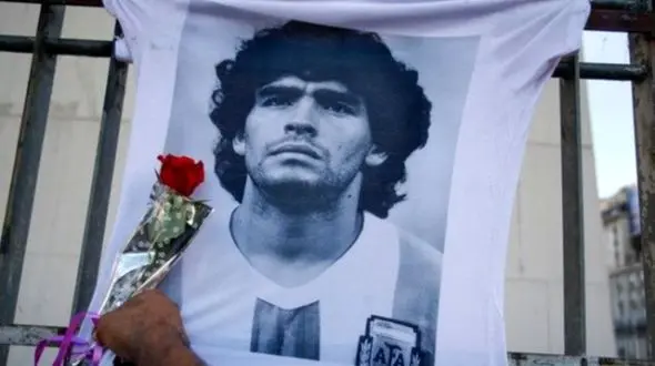 مرگ مارادونا همچنان در هاله‌ای از ابهام؛ قتل احتمالی یا مرگی طبیعی؟