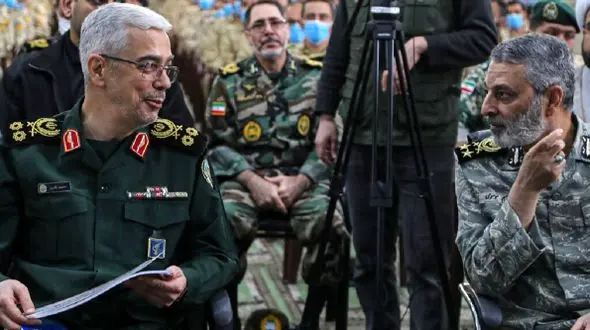 عکس/ سفر در زمان؛ «سرلشکر باقری و سردار حاجی زاده» در کنار موشک خیبرشکن/ سال 1403