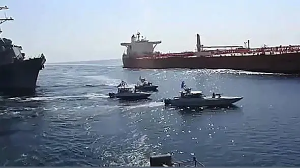 بیانیه فرماندهی سنتکام : ورود و توقیف کشتی تجاری نقض آشکار قوانین بین‌المللی است!