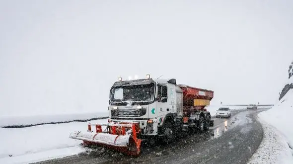 مسدودی محور چالوس و تهران–شمال /  زنجیر چرخ همراه داشته باشید