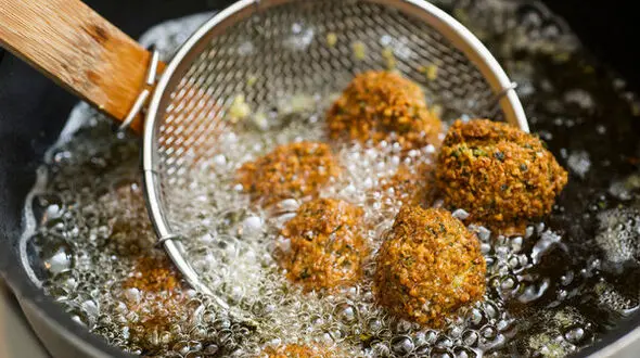 بهترین روش سرخ کردن مواد غذایی /ترفندهای سرآشپزهای حرفه ای