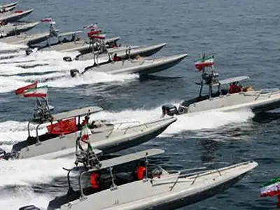 400 قایق تندروی سپاه ایران ناو آبراهام لینکلن امریکا را محاصره کردند / اولین هشدار قرمز ایران عملیاتی شد