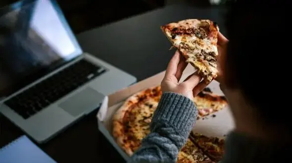 چگونه ساعت داخلی بدن می‌تواند روی چاقی و دیابت تاثیر بگذارد؟