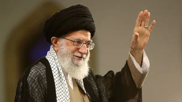 روایت برادر کوچکتر رهبر معظم انقلاب از زندگی خصوصی و کمکهای رهبری به ایشان+عکس