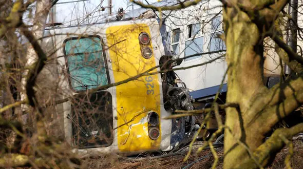 یک کشته 27 زخمی در خروج قطار از ریل در بلژیک+تصاویر