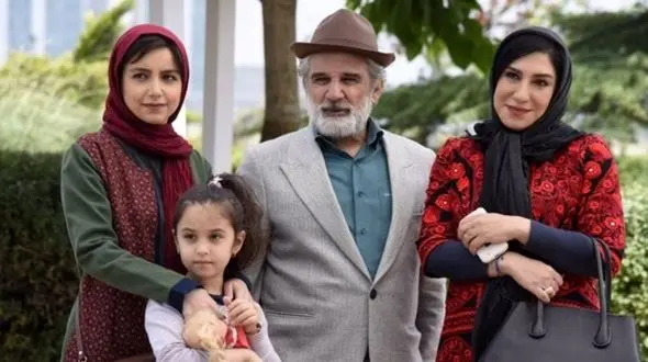 وقتی بابات بهت شک داره و تا توی کلاس دانشگاه باهات میاد / بیچاره نازنین بیاتی...