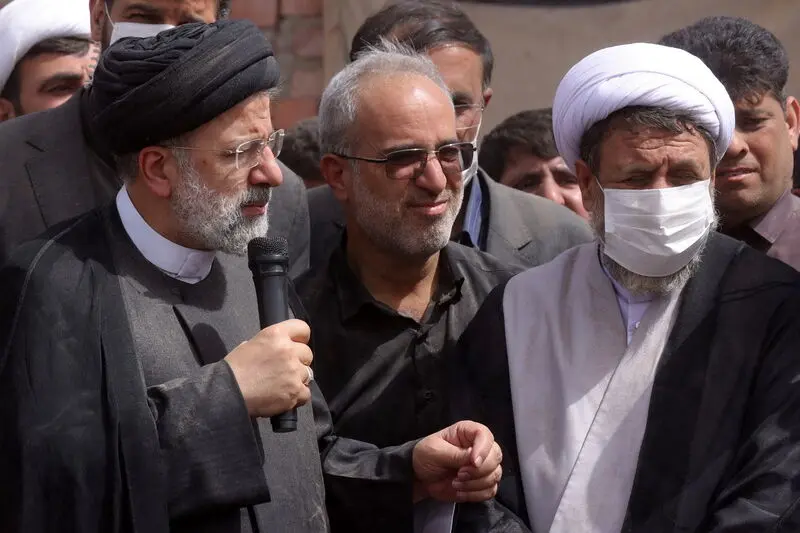 طوفان شن در دیدار آیت‌الله رئیسی با مردم روستای کروچان کرمان - سفر استانی هیات دولت به کرمان