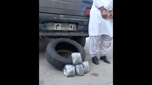 عکس / جاسازی ماهرانه محموله تریاک در زاپاس ماشین قاچاقیچان / در داراب فاش شد 