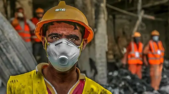 کارگران نمی توانند روز پدر را جشن بگیرند / 690 هزار کارگر نمی توانند از بیمه بیکاری استفاده کنند