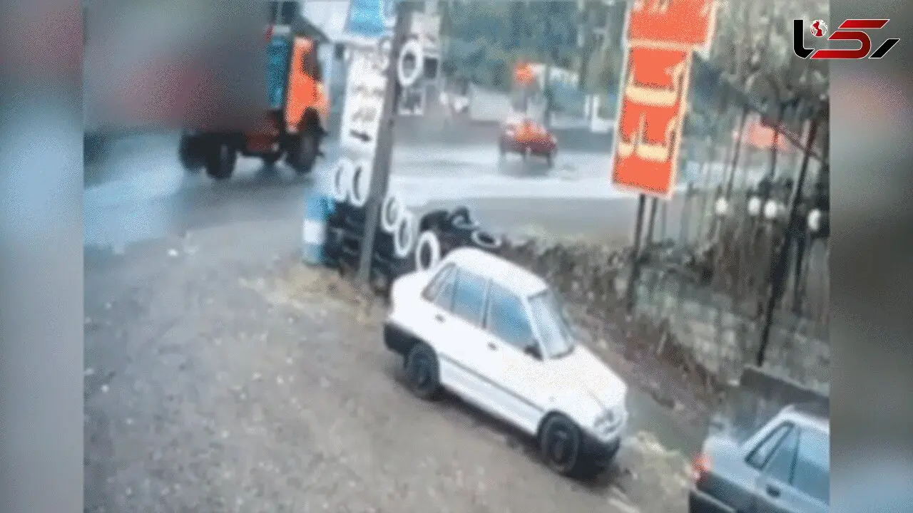 فیلم وحشتناک از تصادف کامیون با پراید در جاده امام زاده هاشم / پراید در حال حرکت پرس شد