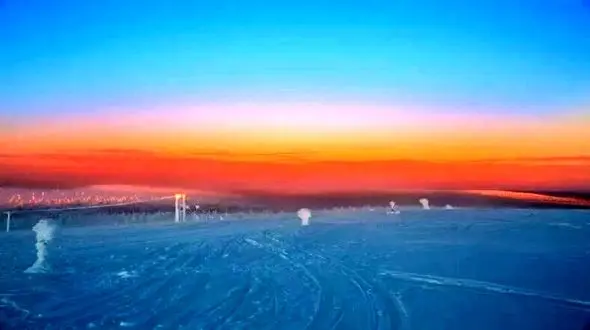 آسمان قطب جنوب صورتی شد / علت چیست؟ + عکس 