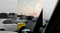 اولین عکس از تصادف اتوبوس در آزادراه تهران–کرج / ترافیک سنگین در هر 2 مسیر رفت و برگشت