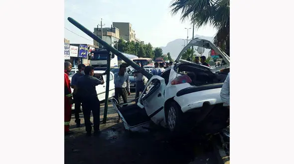 تصادف مرگبار در لرستان / راننده 206 به تیرچراغ برق کوبید و جان باخت + عکس تلخ