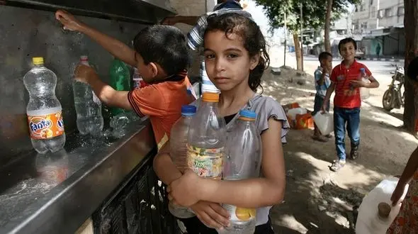 طی 40 سال جمعیت ایران 141 درصد افزایش یافت اما منابع آبی افزایش پیدا نکرد/ آب شرب آب سیاسی است/مسائل اقلیمی تنها با راستگویی و نترسی حل می شود