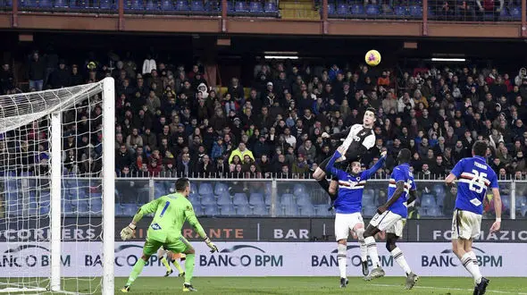 پرش ۷۱ سانتی‌متری و گلزنی در ارتفاع ۲ متر و ۵۶ سانتی برای رونالدو + ویدیو