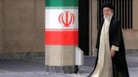 عکس بازدید رهبر انقلاب از بقایای هواپیماها و تجهیزات آمریکایی‌های مهاجم به خاک ایران!