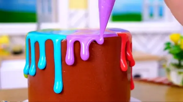 طرز تهیه کیک مینیاتوری شکلاتی رنگین کمانی / فیلم