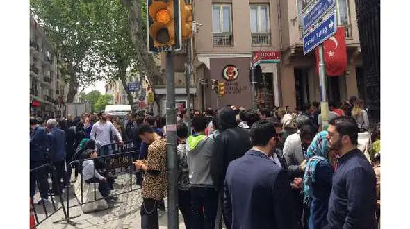 لس‌آنجلس تایمز از صف طولانی ایرانیان برای شرکت در انتخابات نوشت