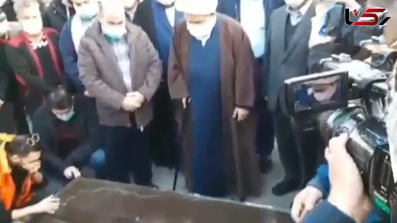 گریه‌های حجت‌الاسلام شیخ حسین انصاریان، بر پیکر برادرزاده‌اش