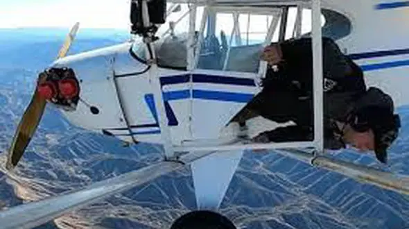 ببینید / یوتیوبر آمریکایی به دلیل سقوط عمدی هواپیما به زندان افتاد