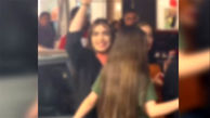 غوغای فیلم جگرسوز رقصیدن دختری وسط تهران ! /دلبری اش را ببینید اشکتان در می آید !