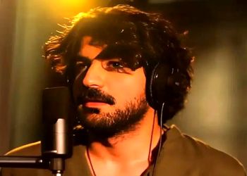 فیلم آواز باشکوه  عرفان طهماسبی /  گلوبند سبک جدید خوند همه اومدن وسط سالن انگاری بمب خورد