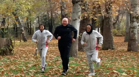 
عکس متفاوت خواهران منصوریان در توئیت سفیر آلمان
