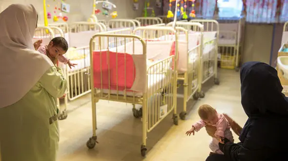 راهکاری برای کاهش زمان انتظار متقاضیان فرزندخواندگی/خانواده‌های بی‌صلاحیت کودک می‌خرند 