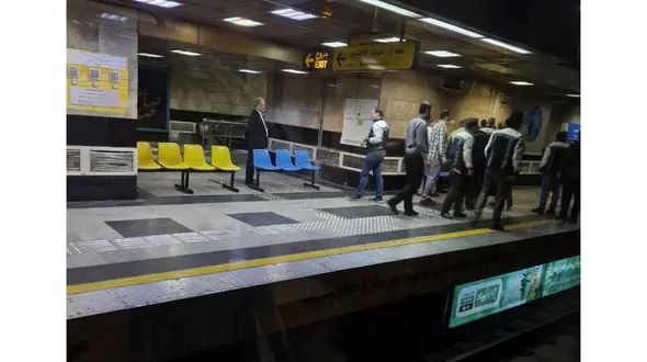 تصمیم تلخ دختر جوان در مترو تئاتر شهر