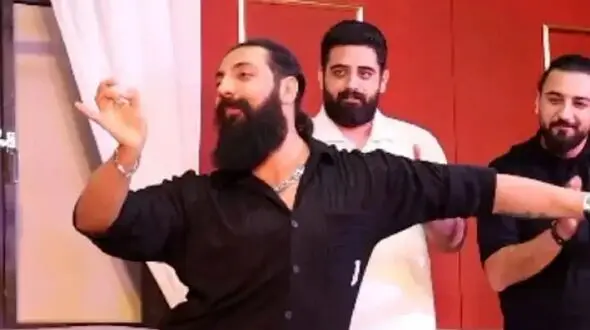 فیلم آواز شاد /  قشنگترین رقص که به عمرم دیدم این آقا رفت اونم بابا کرم چقدر منعطفه ...