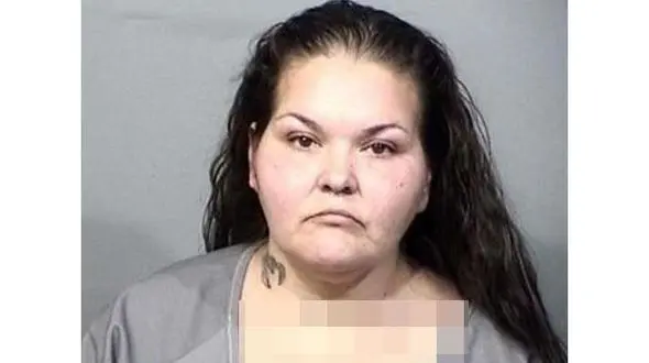 زن جوان مست در پارکینگ دستگیر شد+عکس