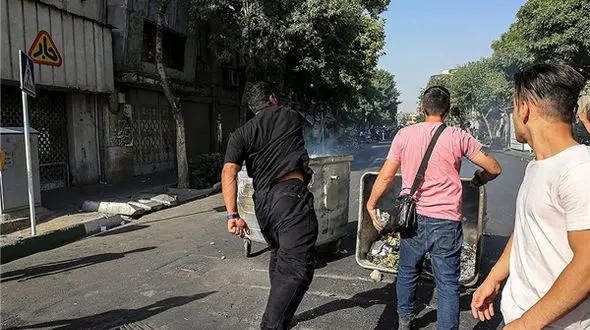 سوء‌ استفاده از تجمع صنفی/ اوباش هم خود را به خیابان های تهران رساندند + عکس