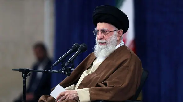 حکم حضرت آیت الله خامنه‌ ای درباره بخار آب حمام برای روزه‌ دار