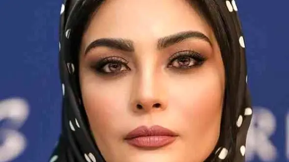 صحرا اسداللهی: یه بار خارج رفته بودم گفتم یه کلاهی بزارم با عینک دودی و عکسی منتشر کنم بعد یکی با پروفایل فیک نوشته بود قبلنا نون رول می‌کردی با گوجه گاز می‌زدی، آدم شدی الان