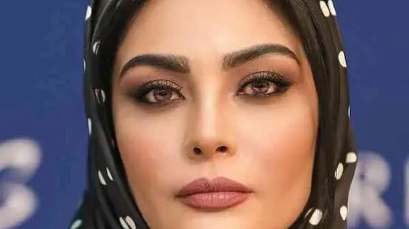 صحرا اسداللهی: یه بار خارج رفته بودم گفتم یه کلاهی بزارم با عینک دودی و عکسی منتشر کنم بعد یکی با پروفایل فیک نوشته بود قبلنا نون رول می‌کردی با گوجه گاز می‌زدی، آدم شدی الان