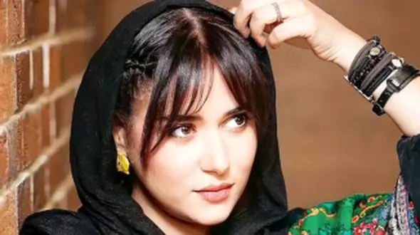 رونمایی از سوگلی قاجاری مدرن! / عکس لورفته از پریناز ایزدیار در پشت صحنه سریال جیران