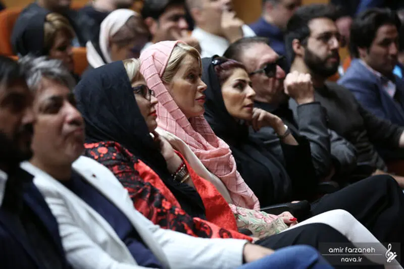 انتخابات، رونمایی آلبوم خواننده پاپ را به حاشیه برد!