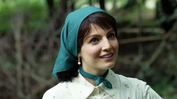 ظاهر متفاوت شیرین تاسیان با روسری گلدار در واقعیت / زیباییش مثل تابلوی نقاشیه!