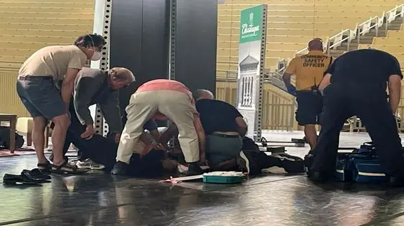 سلمان رشدی کور شد و زبان او بند آمده است/ آخرین خبر از وضعیت جسمانی او 