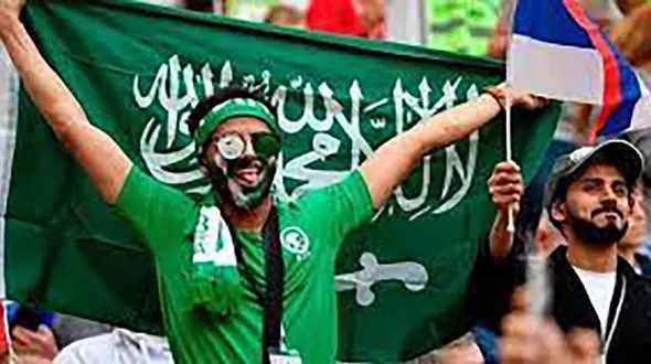 ببینید /خوشحالی عجیب هوادار عربستان خسارت وارد کرد / بعد از برد آرژانتین رخ داد