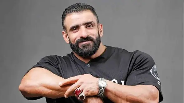 تغییر چهره گرگ پارسی با سِبیل های مشتی ؛ قهرمان بدن سازی با سبیل دسته دارش قابل شناسایی نیست +عکس