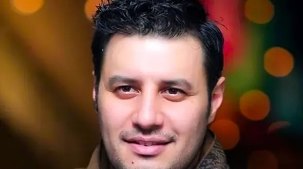 خاطره بازی با عکس یادگاری جواد عزتی و رعنا آزادی‌ور در پشت صحنه سریال زخم کاری 3