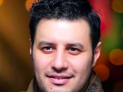 خاطره بازی با عکس یادگاری جواد عزتی و رعنا آزادی‌ور در پشت صحنه سریال زخم کاری 3