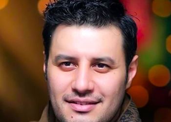 خاطره بازی با عکس یادگاری جواد عزتی و رعنا آزادی‌ور در پشت صحنه سریال زخم کاری 3